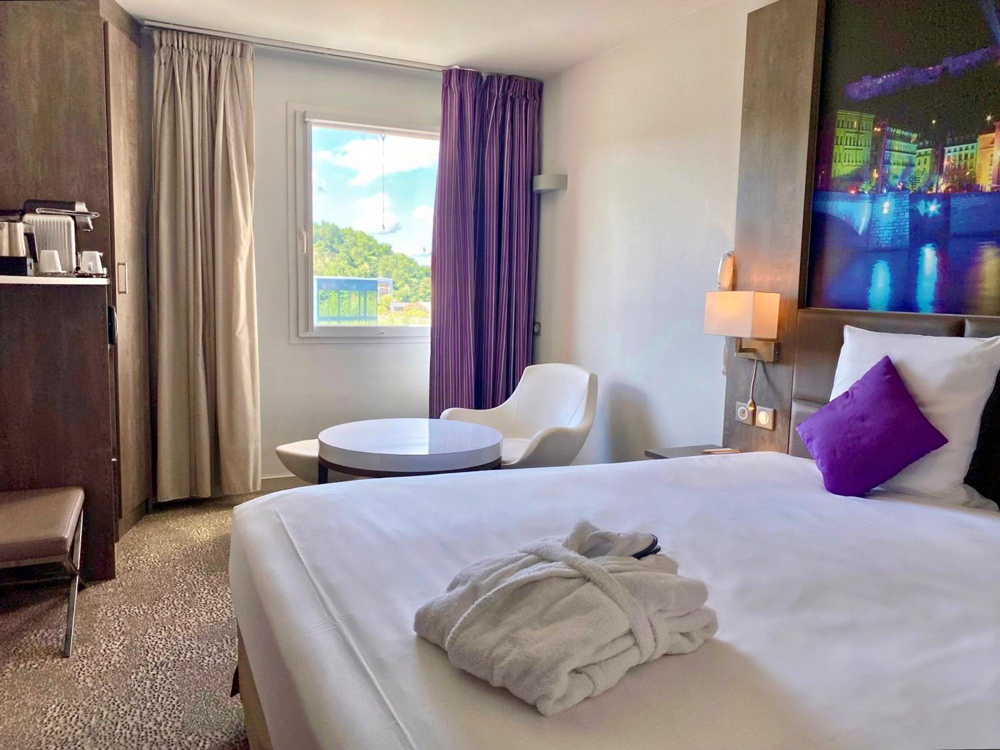 Mercure Lyon Est Chaponnay Exteriör bild