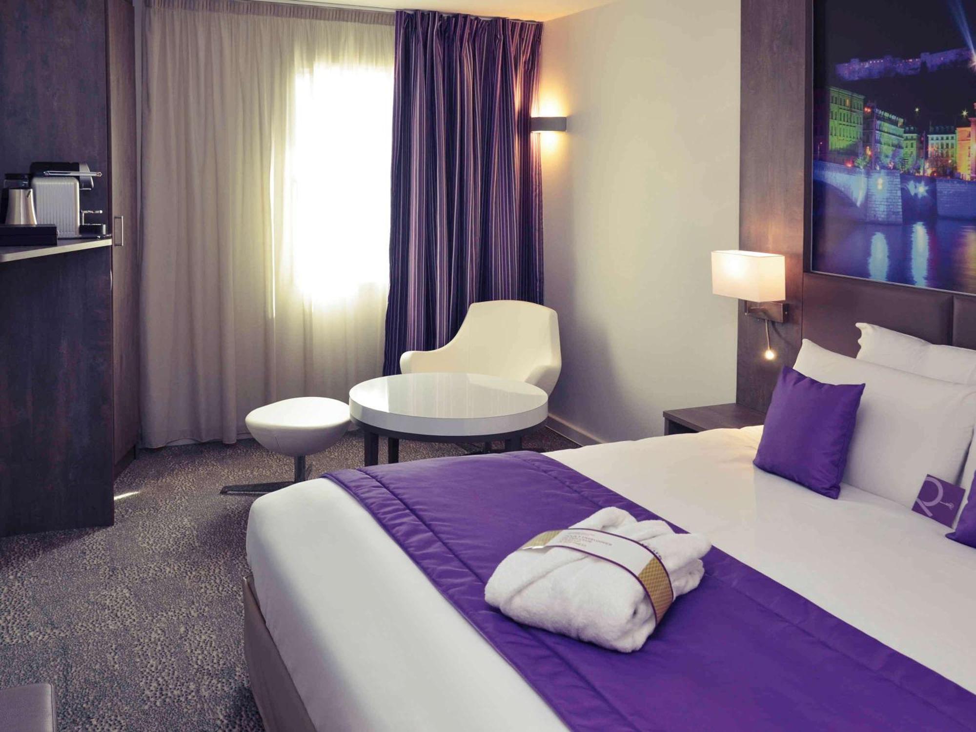 Mercure Lyon Est Chaponnay Exteriör bild