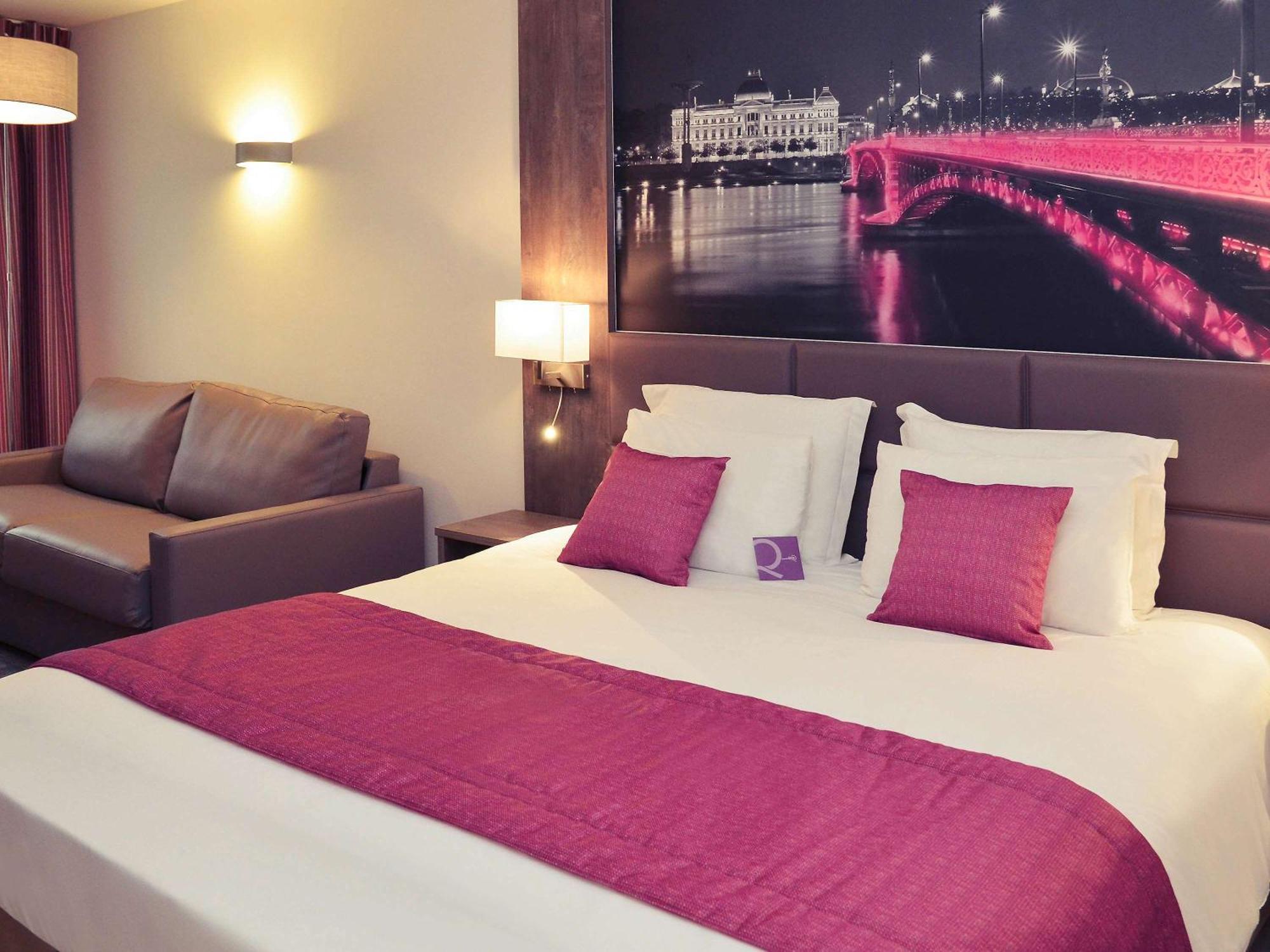 Mercure Lyon Est Chaponnay Exteriör bild