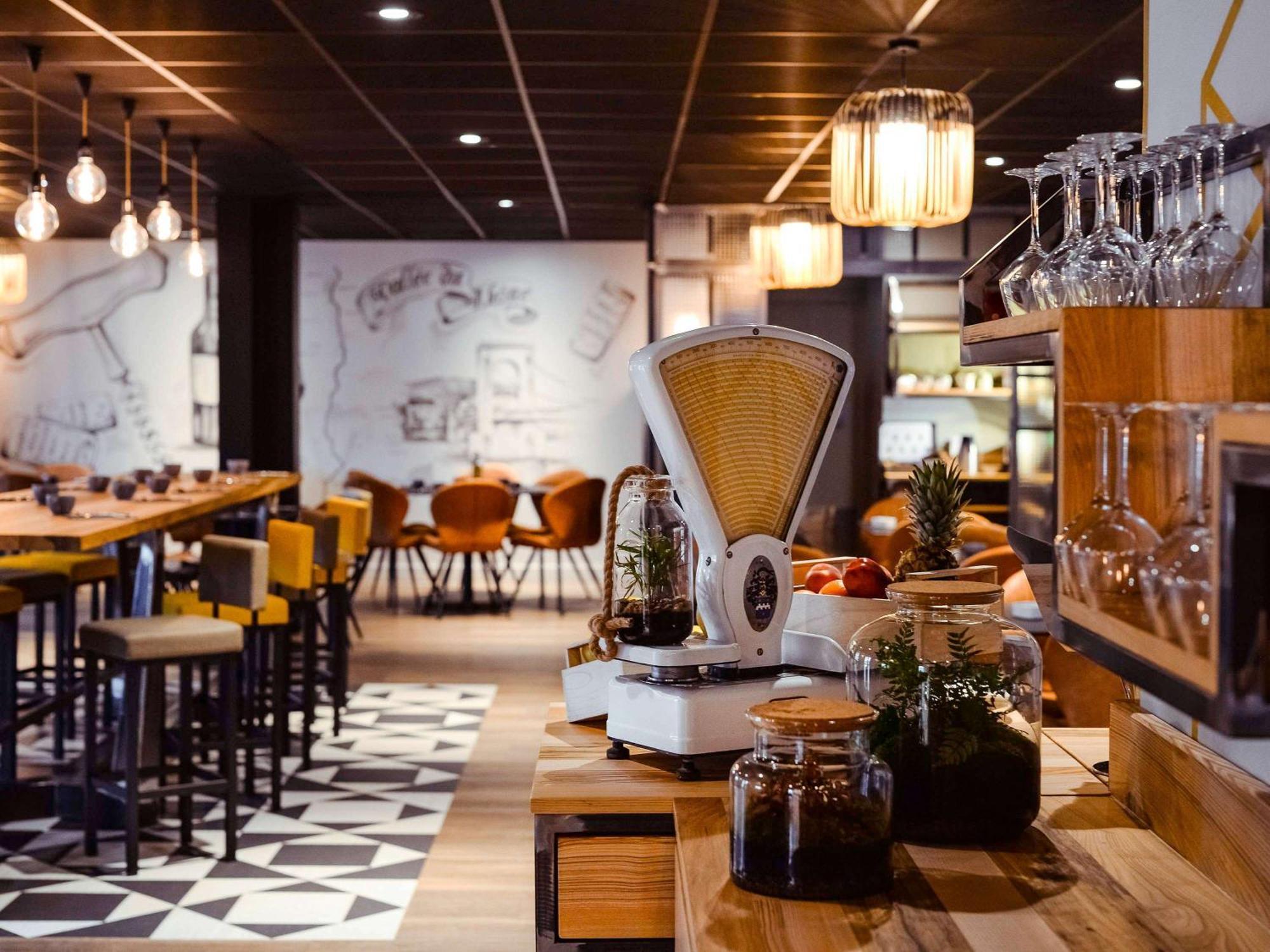 Mercure Lyon Est Chaponnay Exteriör bild