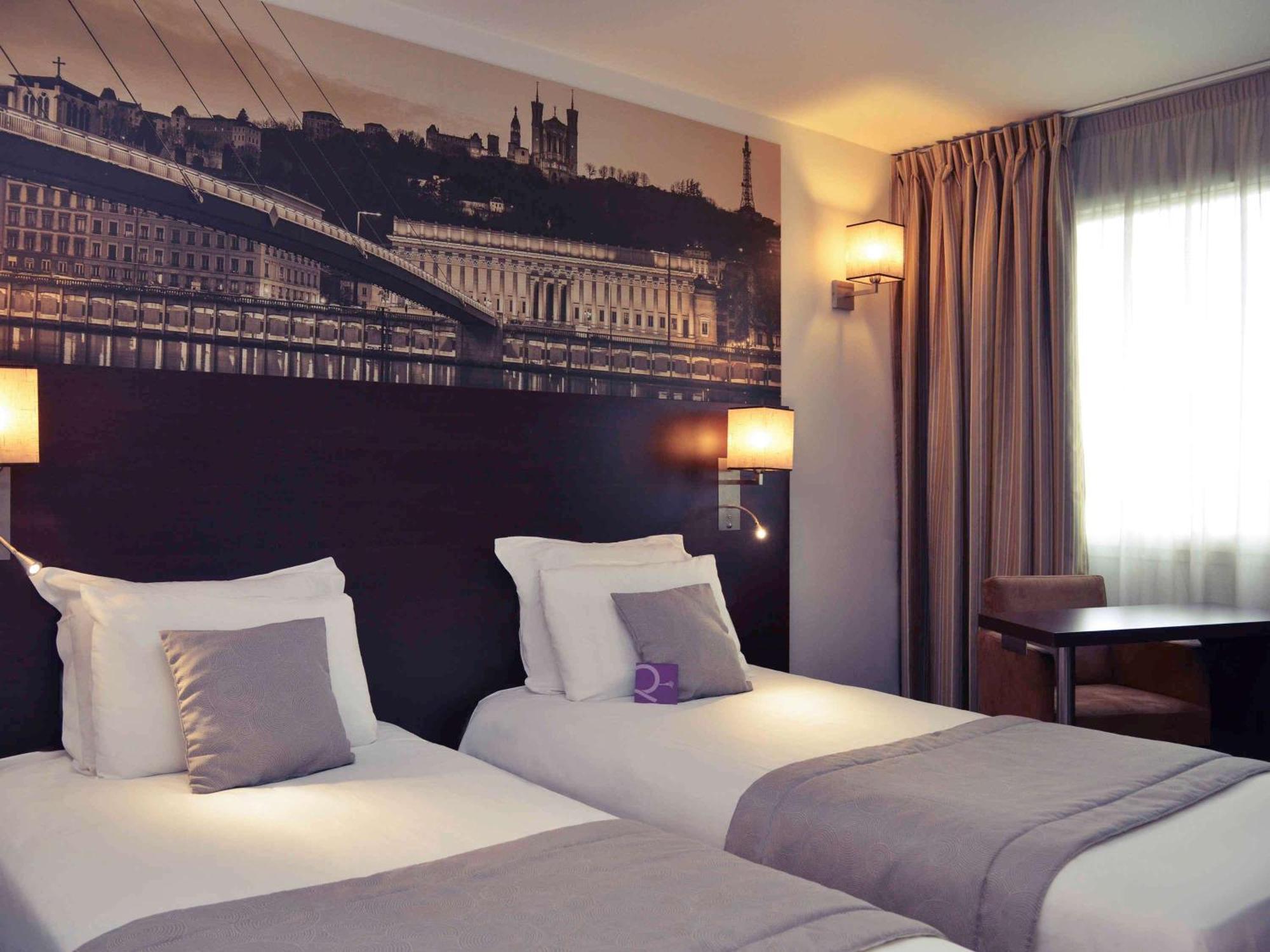 Mercure Lyon Est Chaponnay Exteriör bild